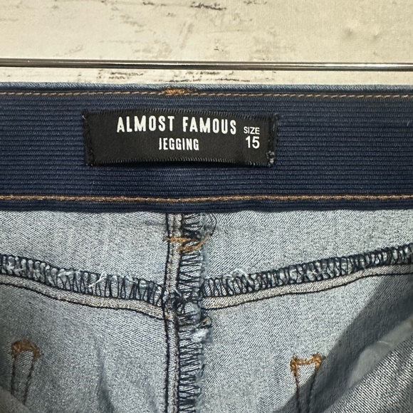 Almost Famous Jegging Jeans  Size 15 - Picture 5 of 6